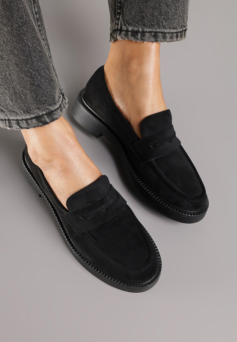 Czarne Mokasyny Ozdobione z Przodu Paskiem Jelzivis