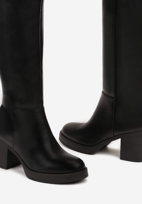 Czarne Kozaki na Słupku z Lekkim Ociepleniem Cetilda