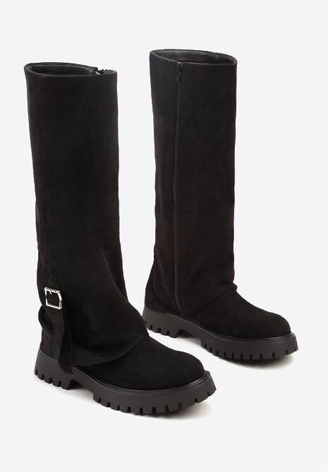 Czarne Kozaki Ozdobione Klamrą i Wywiniętą Cholewką Laticea