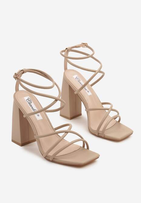 Beżowe Sandały na Słupku Ozdobione Kwadratowym Noskiem Nilusca