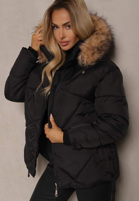 Czarna Kurtka z Pikowanymi Przeszyciami Kapturem i Rozcięciami na Napy Tintovia