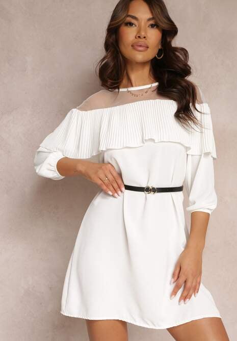 Biała Sukienka z Ozdobnym Dekoltem z Falbanką i Paskiem w Komplecie Loretia