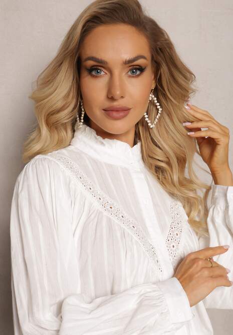 Biała Koszula z Bawełny ze Stójką i Ażurowymi Wstawkami Kamirna