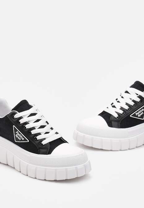 Czarne Trampki przed Kostkę na Platformie Olyria