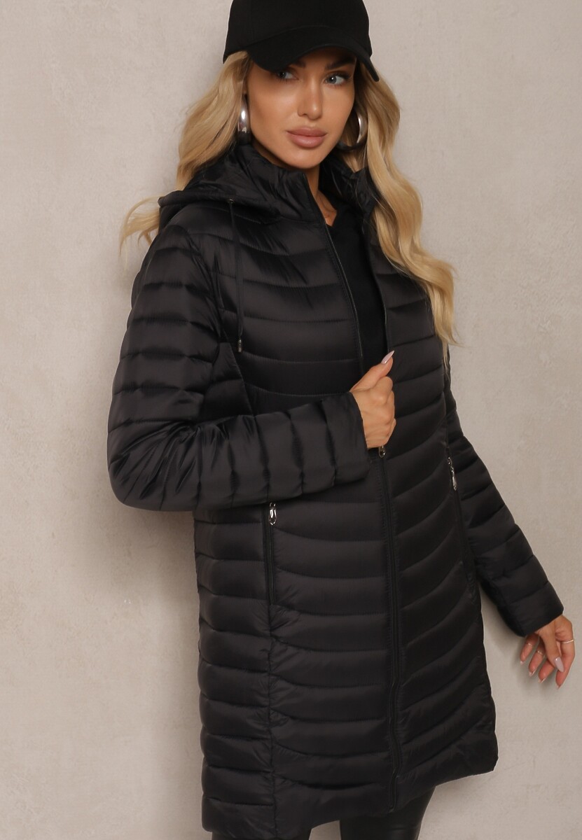 Czarna Kurtka o Wydłużonym Kroju Pikowana z Odpinanym Kapturem Sintinea