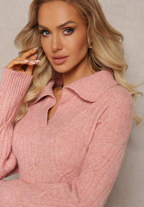 Różowy Sweter z Dekoltem w Serek i Ozdobnym Splotem Travissa