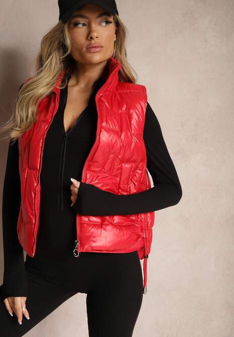 Czerwona Kamizelka Pikowana Ozdobiona Troczkami i Stójką Terinora