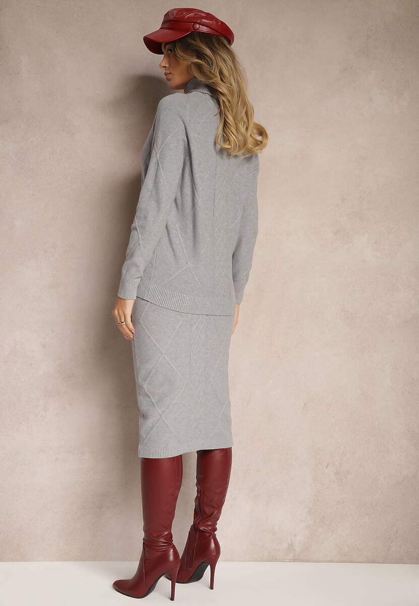 Szary Sweterkowy Komplet z Dopasowaną Spódnicą i Swetrem z Golfem o Wzorzystym Splocie Sintria