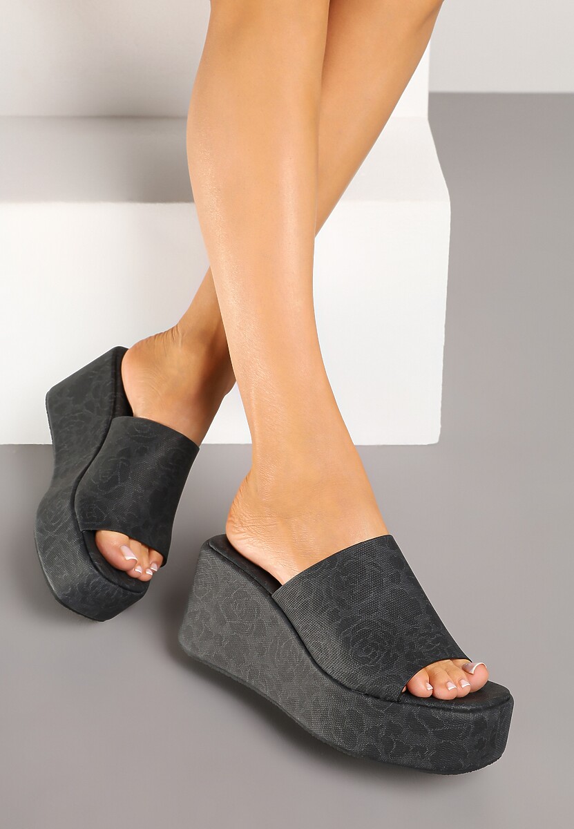 Czarne Klapki na Koturnie w Cętki Zovianne