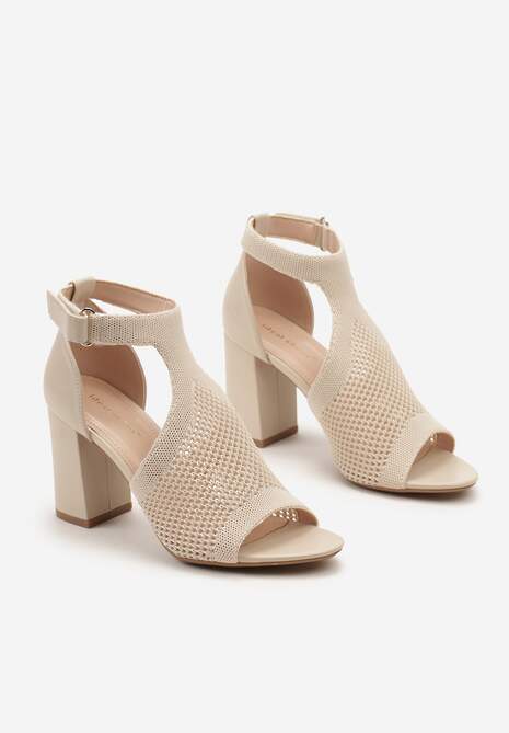 Beżowe Sandały na Słupku z Ażurowym Zdobieniem z Zapięciem przy Kostce Qutima
