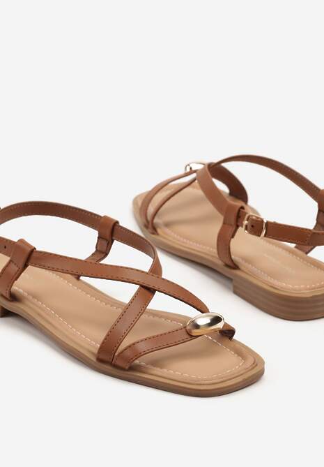 Brązowe Płaskie Sandały z Cienkich Paseczków z Metaliczną Ozdobą Sorimea