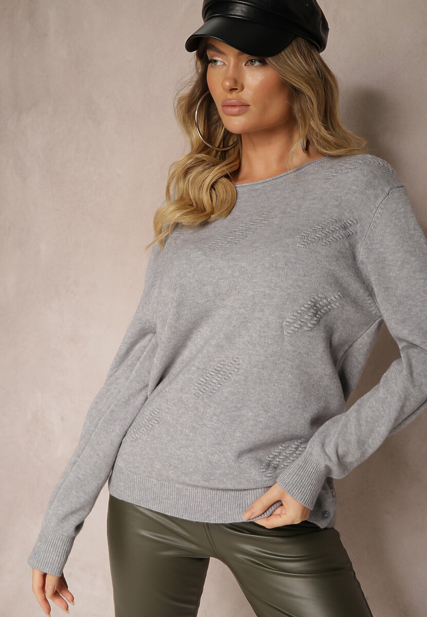 Czarny Sweter o Klasycznym Kroju z Ozdobnymi Guziczkami po Bokach Melornia