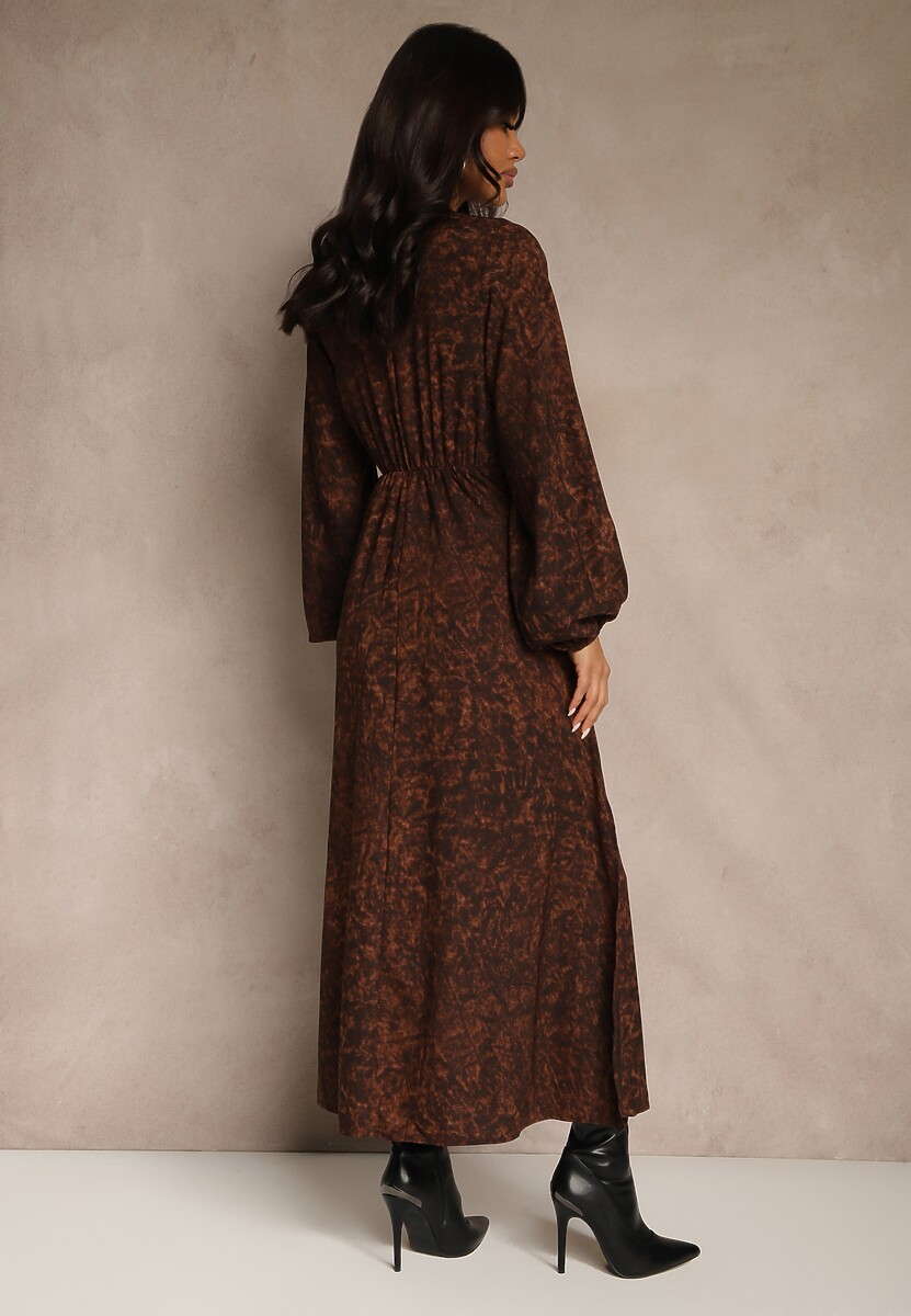 Brązowa Sukienka z Rozcięciem na Nogę Ozdobiona Marszczeniem Zozanne