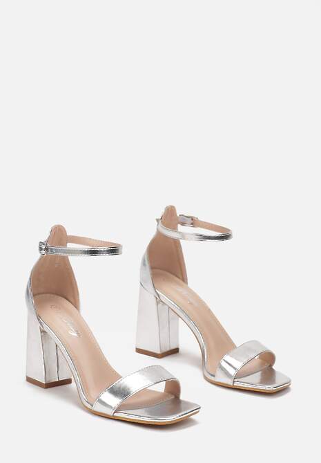 Srebrne Sandały na Słupkowym Obcasie z Kwadratowym Noskiem Cascarise