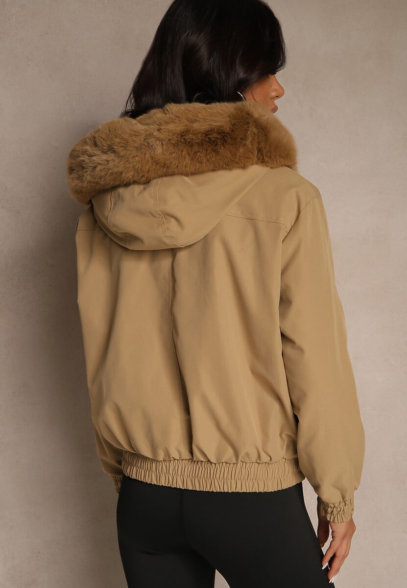 Ciemnobeżowa Kurtka o Kroju Bomberki z Kapturem i Futerkiem Rafenea