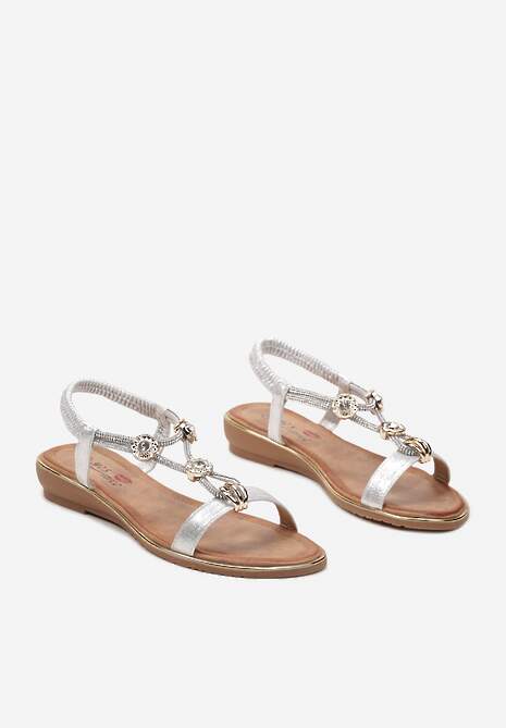 Srebrne Sandały z Metalową Aplikacją oraz Cyrkoniami Novaress