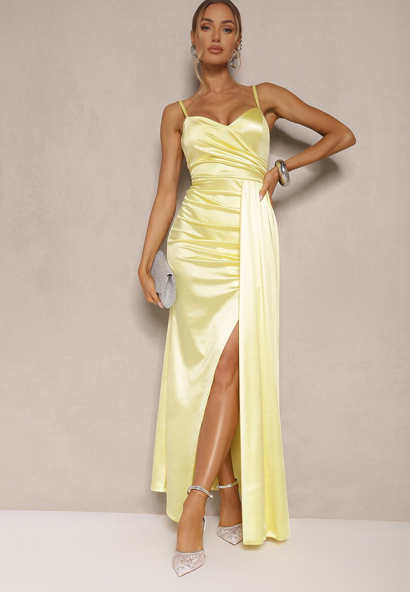 Żółta Sukienka Satynowa z Marszczeniem i Ozdobnym Trenem Katiriva