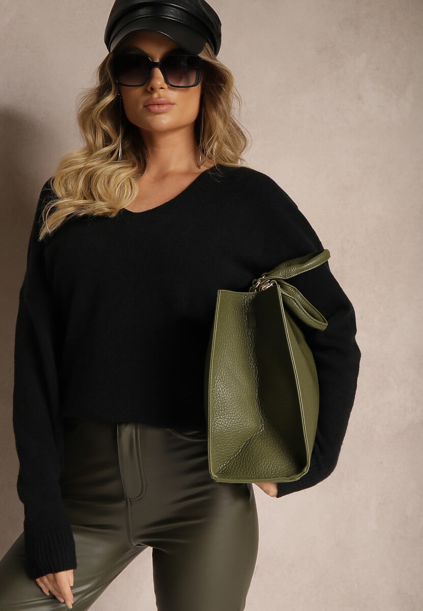 Czarny Sweter z Trójkątnym Dekoltem Vititana