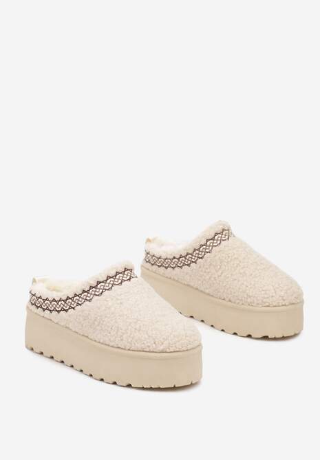 Beżowe Niskie Śniegowce na Grubej Podeszwie Ozdobione Barankowym Futerkiem i Wzorzystym Przeszyciem Aziara