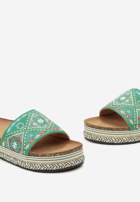 Zielone Klapki Boho na Niskiej Platformie Ozdobione Plecionką i Cyrkoniami Giratsa