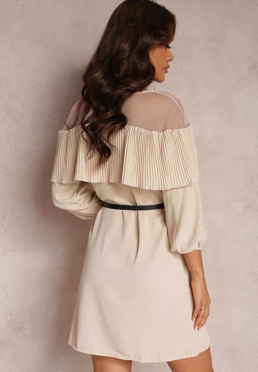 Beżowa Sukienka z Ozdobnym Dekoltem z Falbanką i Paskiem w Komplecie Loretia