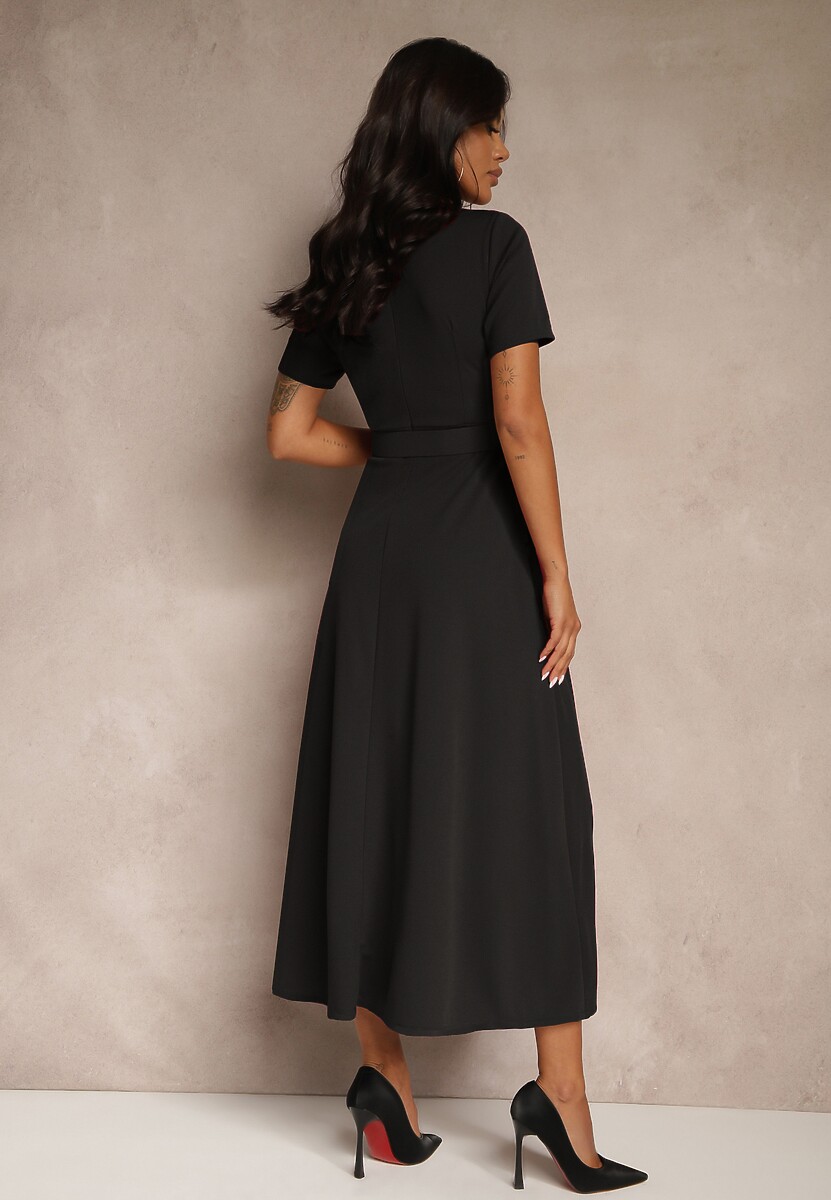 Czarna Sukienka o Rozkloszowanym Kroju z Ozdobnym Paskiem Desiliena