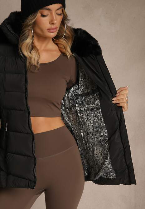 Czarna Pikowana Kurtka o Taliowanym Kroju z Kapturem z Futerkiem Olidessa