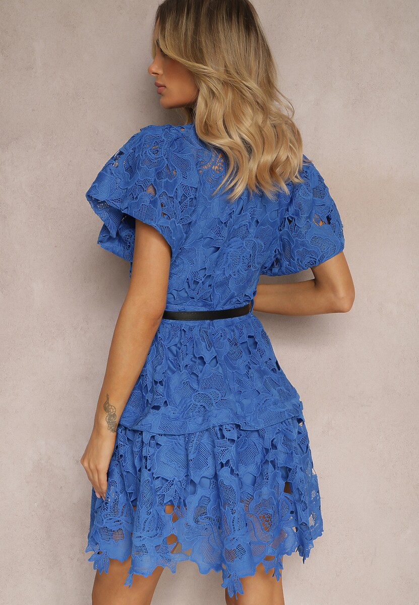 Niebieska Koszulowa Sukienka Midi z Ażurową Koronką i Paskiem Silira