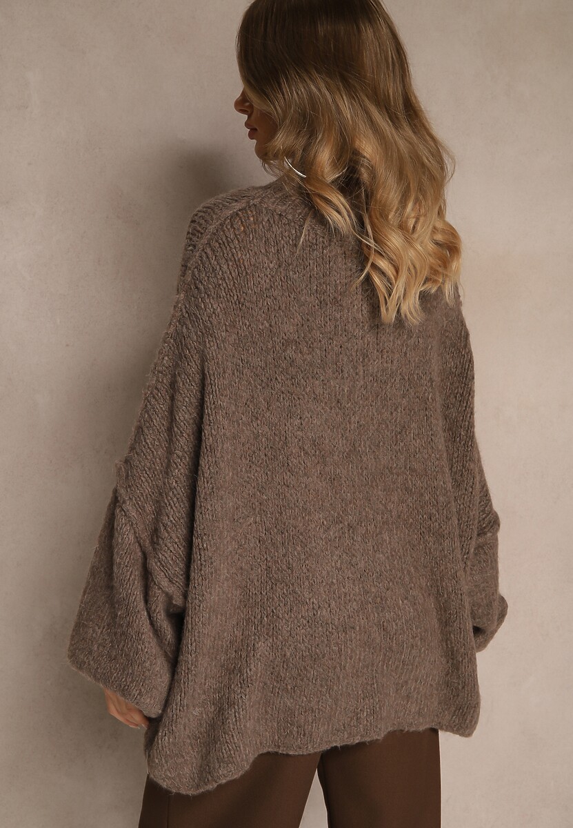 Jasnobrązowy Golf Oversize z Wełną z Opadającą Linią Ramion Lilirea