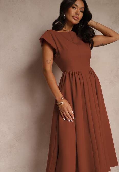 Brązowa Sukienka Vices o Rozkloszowanym Kroju z Dekoltem w Kształcie Łódki Milioria
