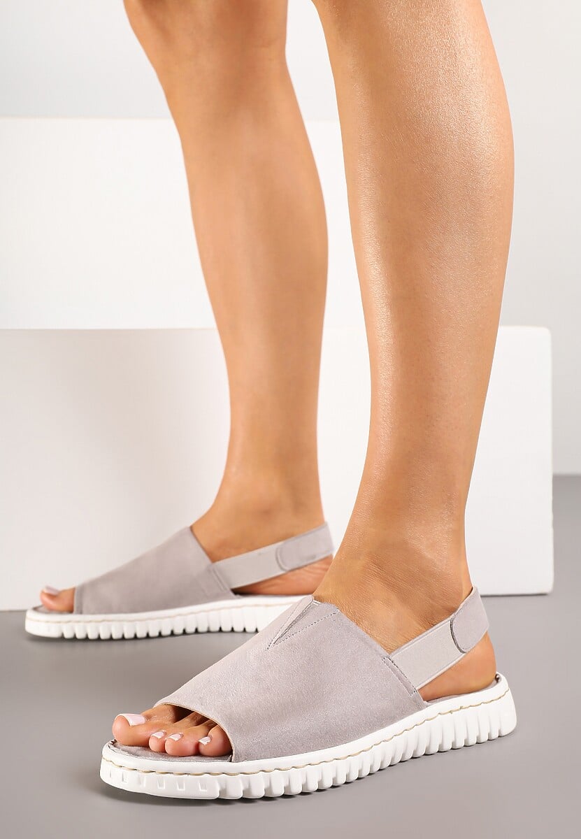 Szare Sandały Vices z Ekozamszu na Podeszwie Zdobionej Żłobieniami Saruvelle