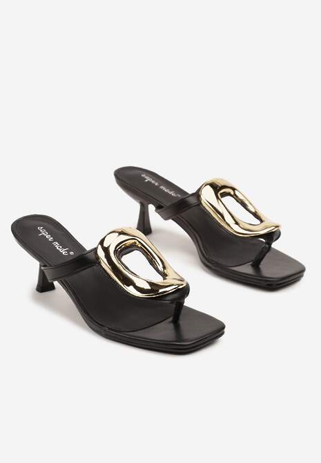 Czarne Klapki na Kaczuszce Ozdobione Metaliczną Aplikacją Toliane