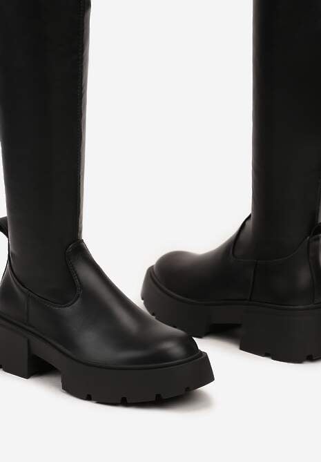 Czarne Kozaki Muszkieterki na Tłoczonej Podeszwie o Dopasowanych Cholewkach za Kolano Daistelle
