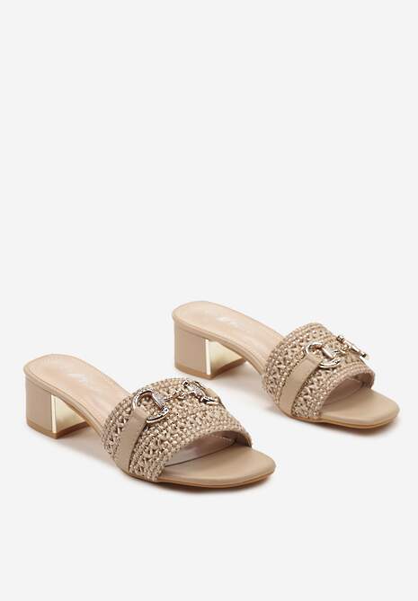 Ciemnobeżowe Klapki Ozdobione Plecionką Cyrkoniami i Metalową Ozdobą na Słupku Fazina