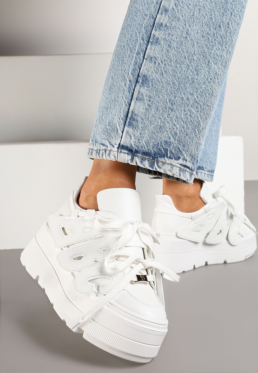 Białe Sneakersy Vices na Płaskiej Podeszwie z Geometryczną Aplikacją Nelenith