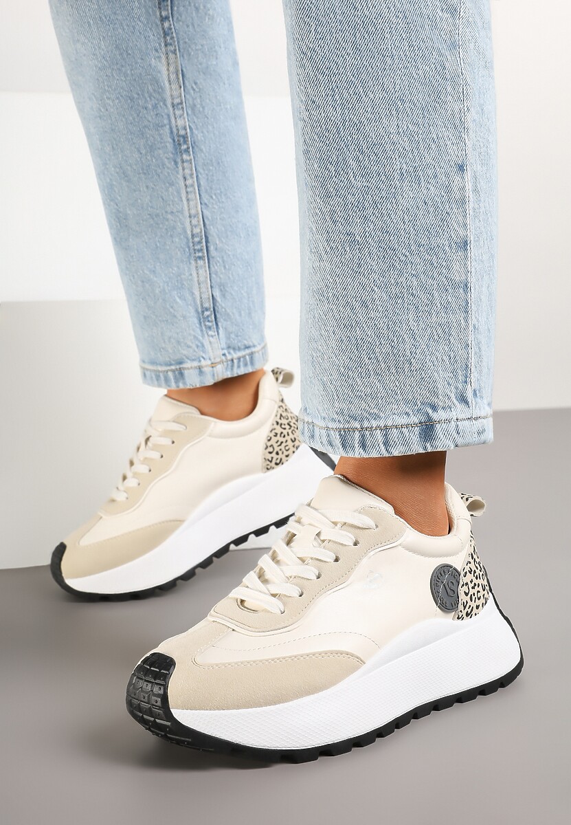 Białe Sneakersy Vices na Platformie Ozdobione Naszywką i Panterką Selothiel