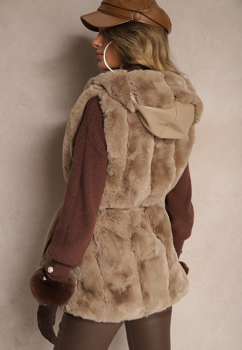 Ciemnobeżowa Kamizelka Futerko z Kapturem i Kieszeniami Wiązana w Talii Jackiena