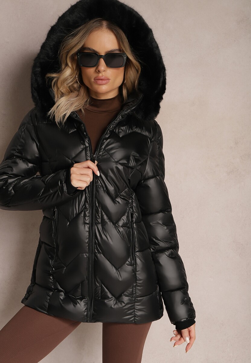 Czarna Kurtka z Pikowaniem z Kapturem Ozdobionym Futerkiem Ariames