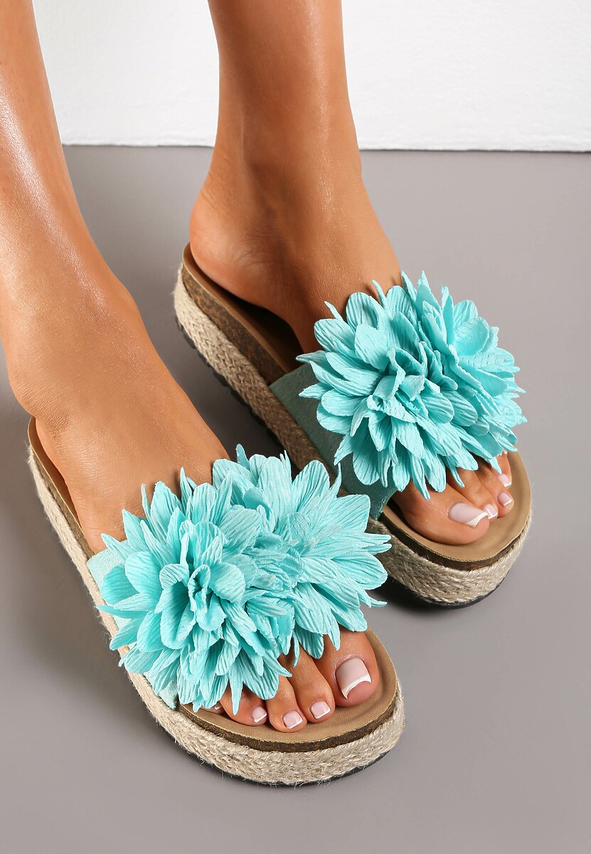 Zielone Klapki Ozdobione Kwiatem na Pasku i Plecionką na Podeszwie Amenya