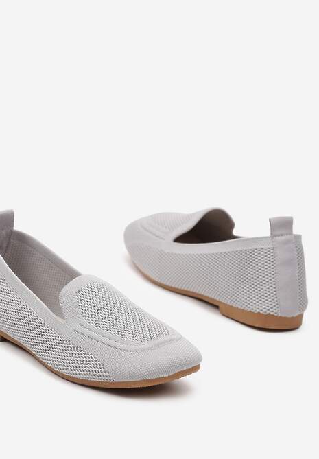 Szare Casualowe Mokasyny na Płaskiej Podeszwie Ozdobione Perforacją Klanesha