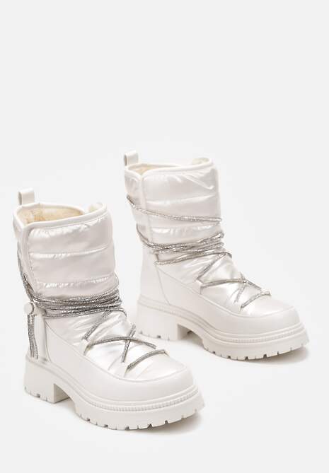 Białe Śniegowce na Platformie z Wiązaniem w Cyrkonie Brelara