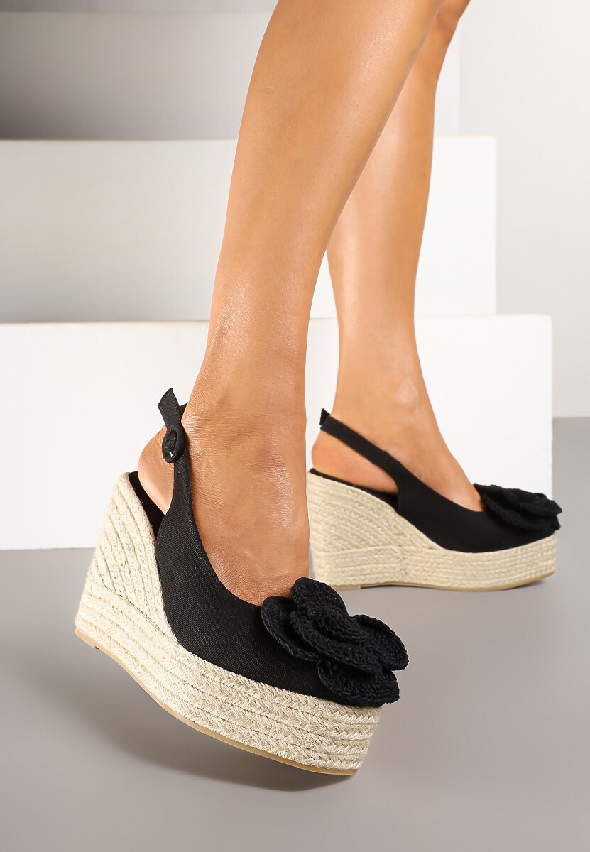 Beżowe Sandały  na Koturnie Ozdobione Szydełkowym Kwiatem 3D Leanilas