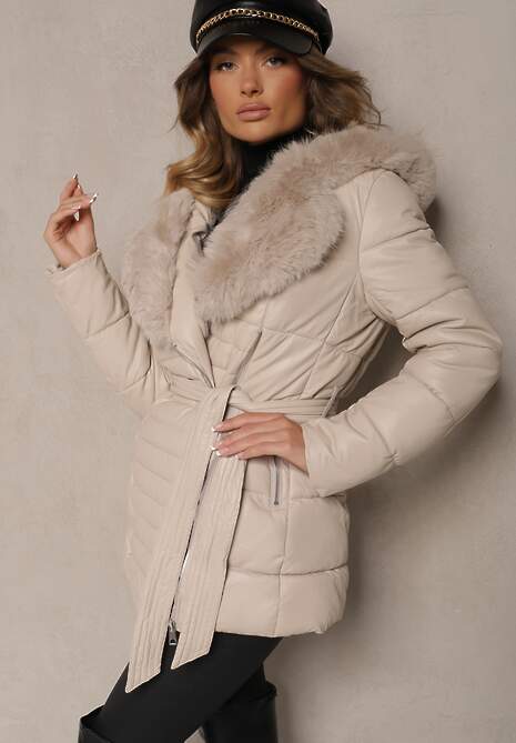 Jasnobeżowa Kurtka Pikowana z Paskiem w Talii i Kapturem Ozdobiona Futerkiem Jeleti