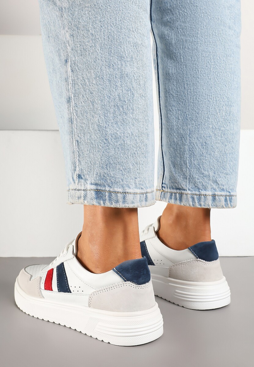 Biało-Granatowe Płaskie Sneakersy ze Skóry Naturalnej Ozdobione Paskami i Perforacją Floriwa