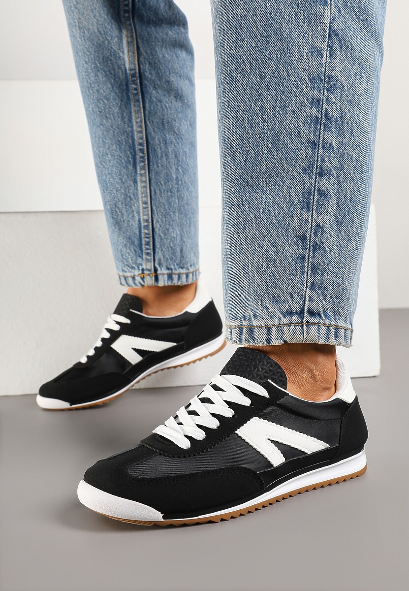 Czarne Sneakersy Klasyczne Tenisówki Zdobione Przeszyciami Bortewi