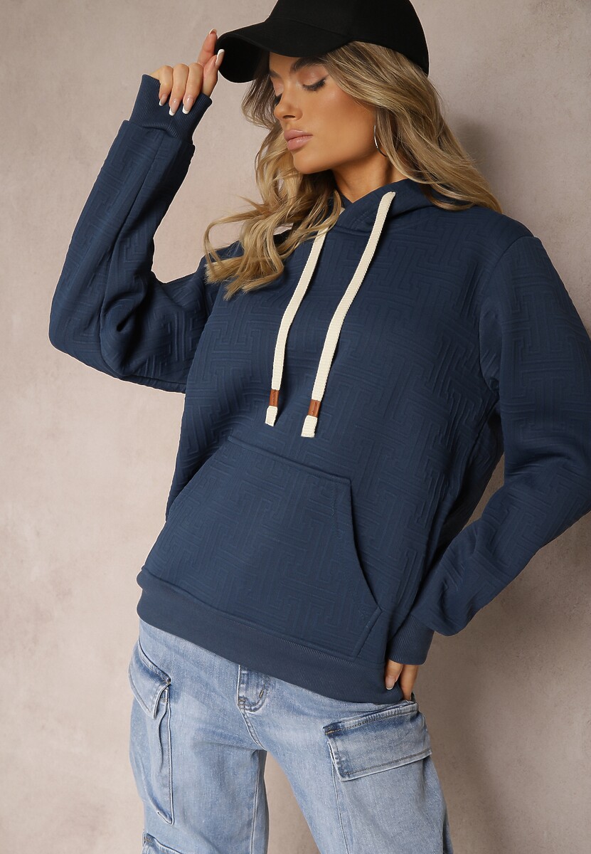 Czarna Bluza z Dodatkiem Bawełny i Kapturem Ozdobiona Kangurową Kieszenią i Ściągaczami Qadela