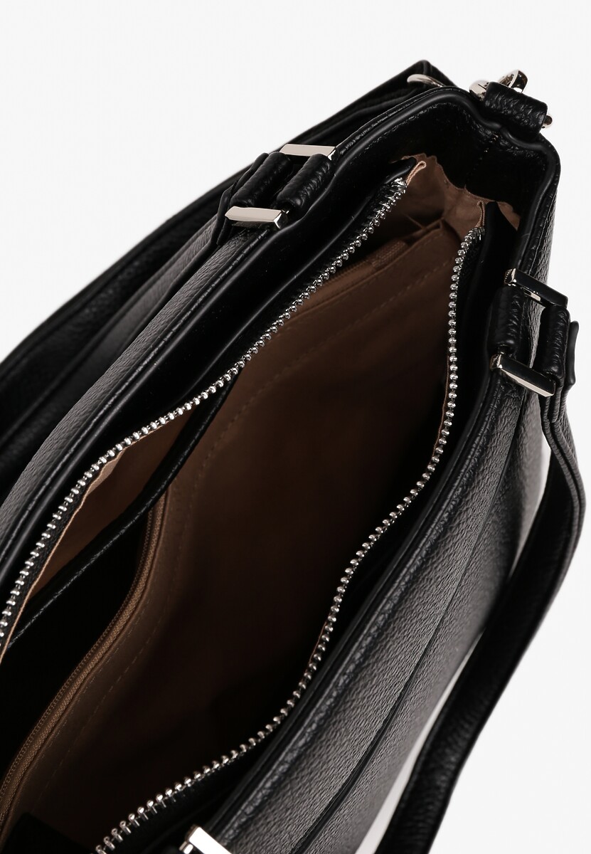 Czarna Torebka Ozdobiona Metalicznym Napisem Nilomena