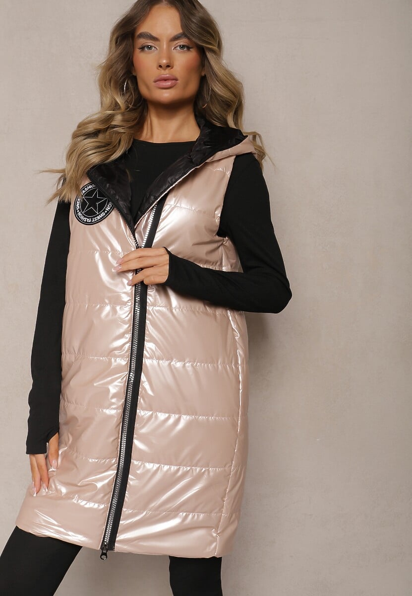 Jasnobeżowa Długa Kamizelka Pikowana z Naszywką i Kapturem Mevianis