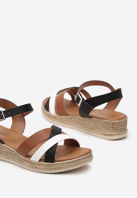 Czarne Sandały na Plecionym Koturnie z Przeplatanymi Paskami Przy Nosku Neliard