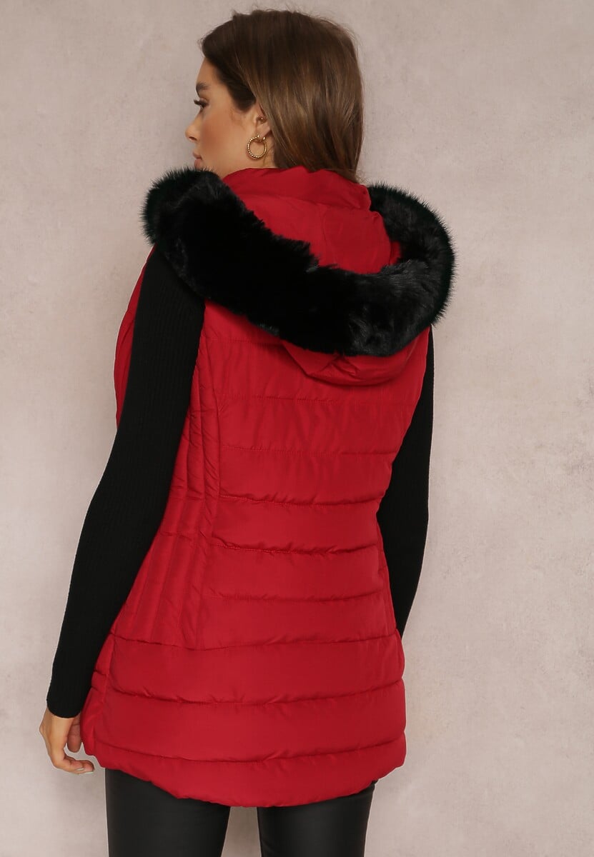 Czerwona Kamizelka Pikowana z Kapturem z Futerkiem Zelija